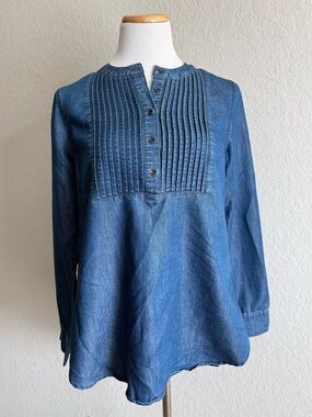 Fourteenth Place Chambray Blouse